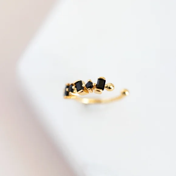 Black Stone Ear Cuff (S925) - Picture 2 of 8